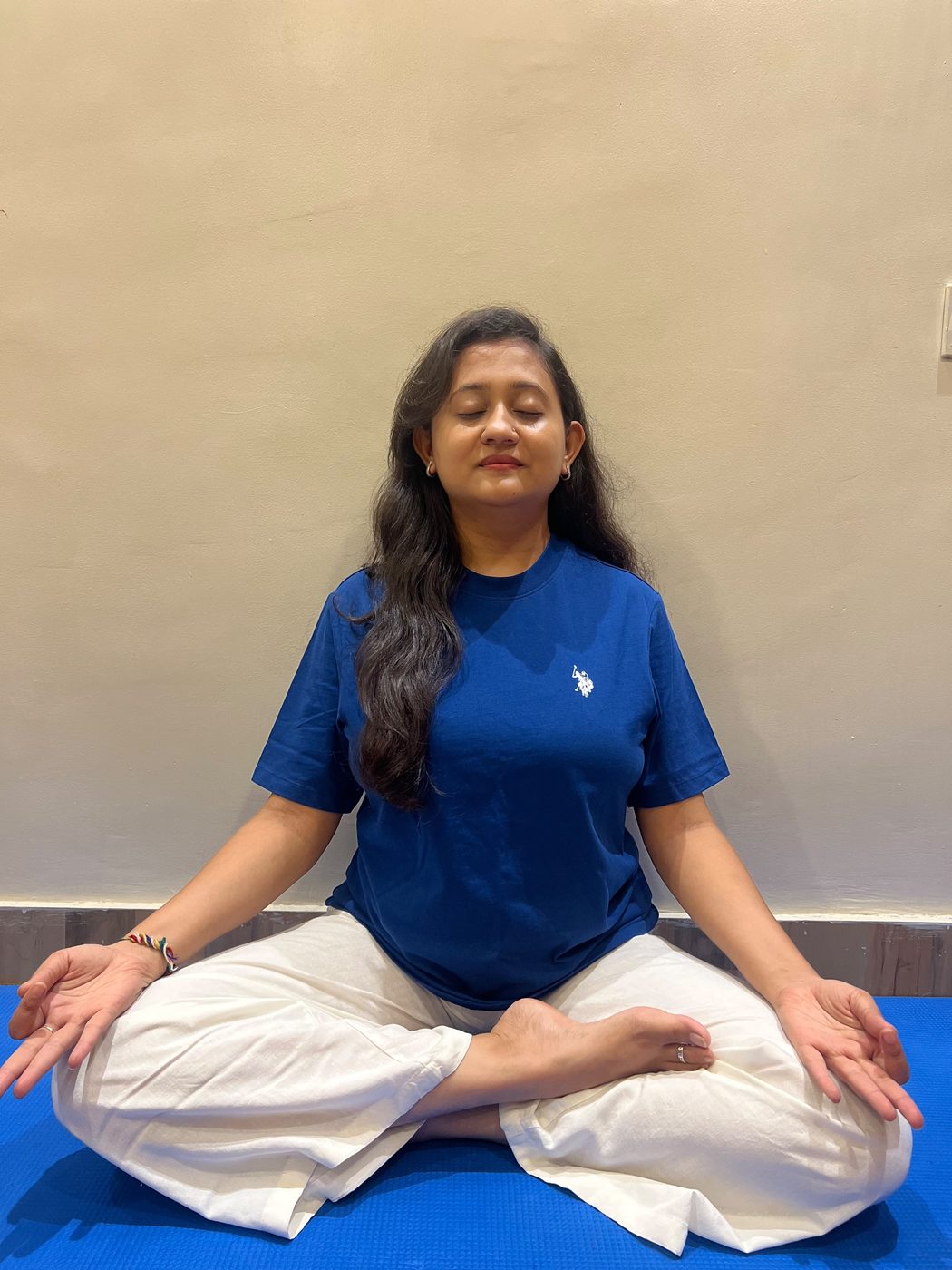 Pinki of Sukh Space meditating in a seated yoga pose in Dhanbad